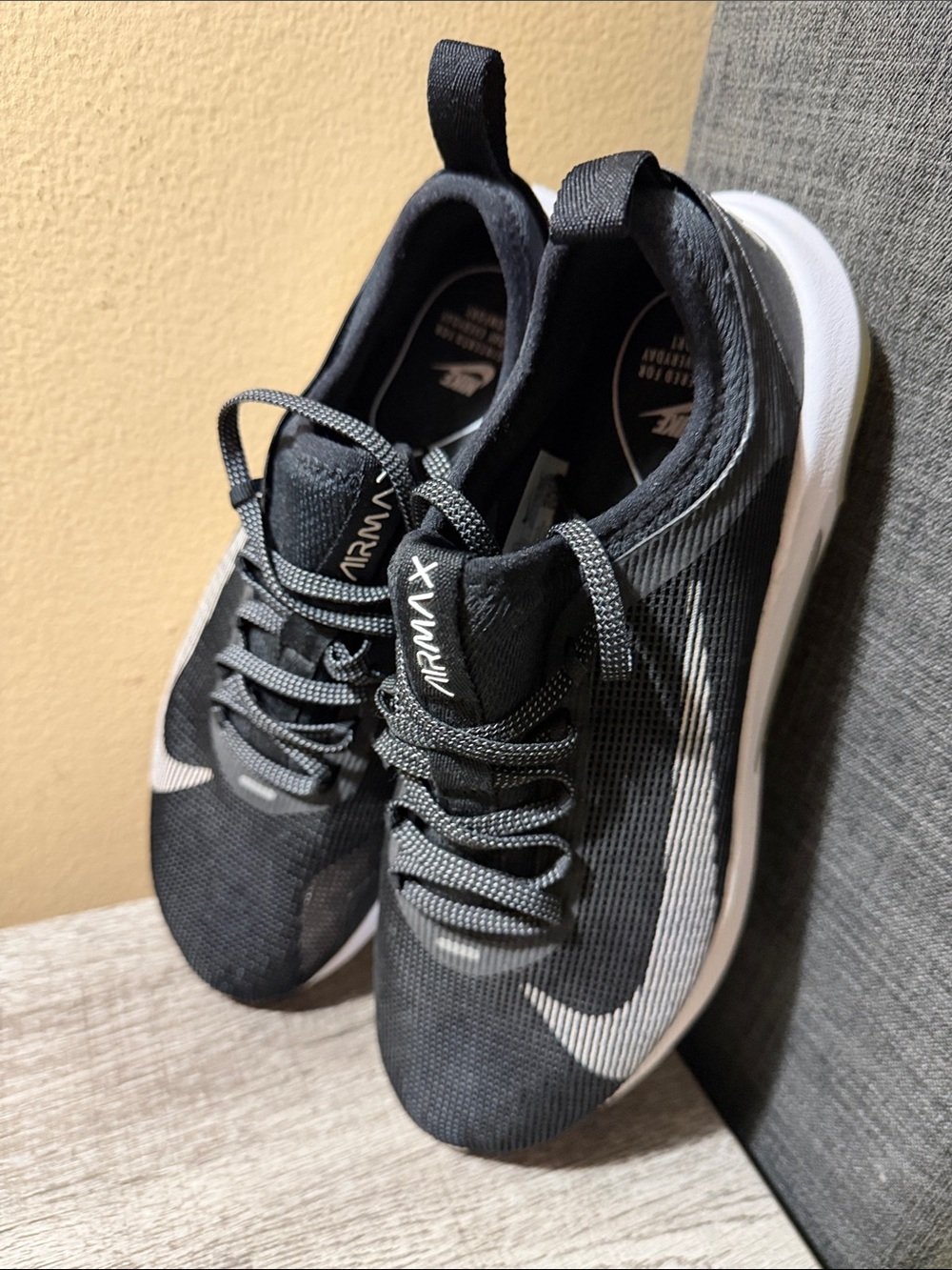 Nike Black and White Air Max Lightweight Running Sneakers